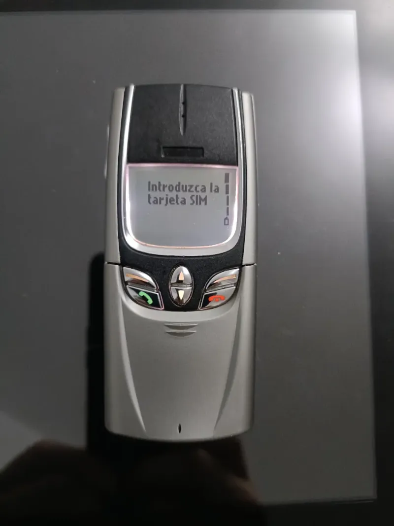 Nokia 8850 Plata y Negro