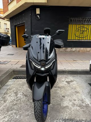 Yamaha NMAX 125 Negra/Gris finales del 2025 6.000k