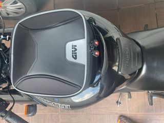 Triumph Speed Four Negra