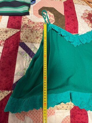 Blusa verde con volantes talla L