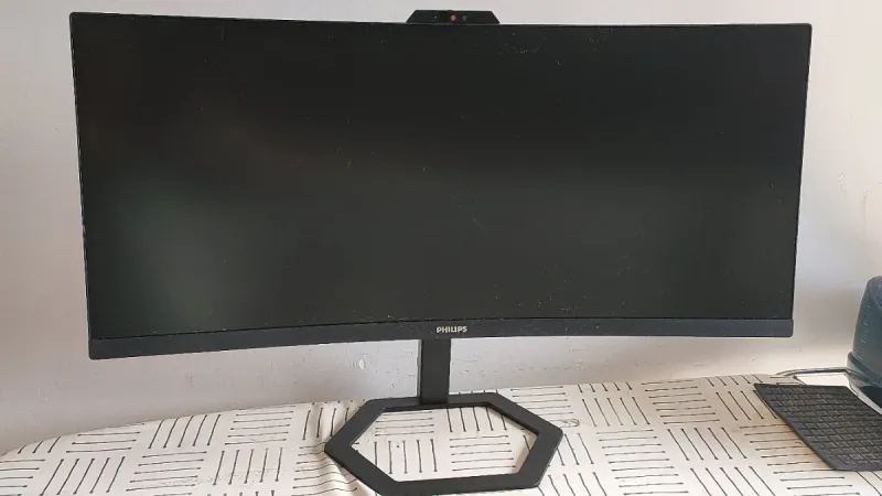 Pantalla Curva Philips Negra