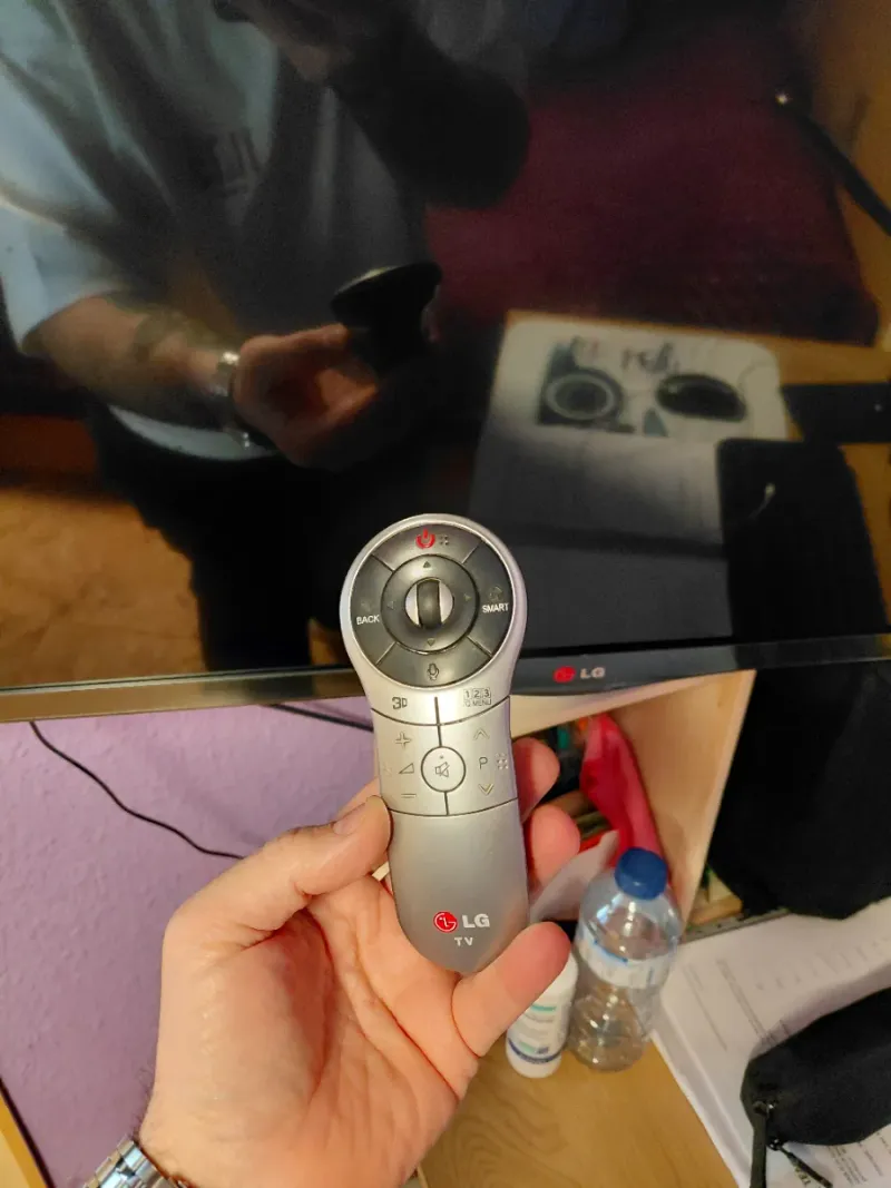 Smart TV LG 47 en buen estado afbeelding 3