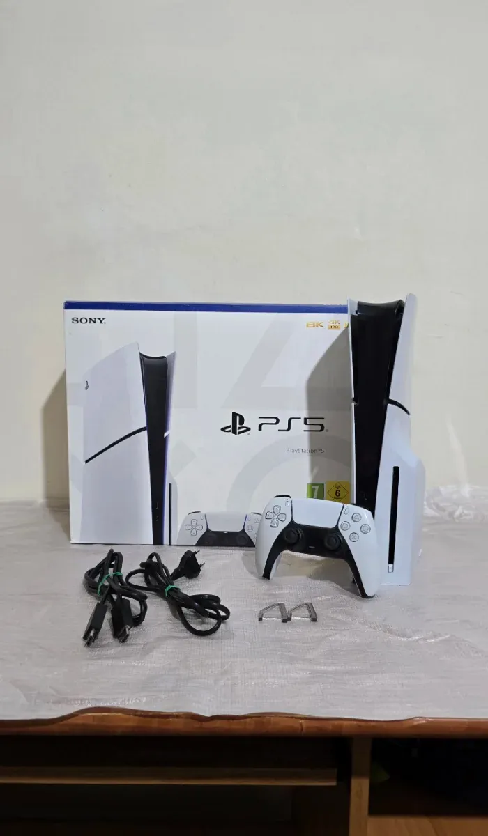 PS5 SLIM CON CAJA