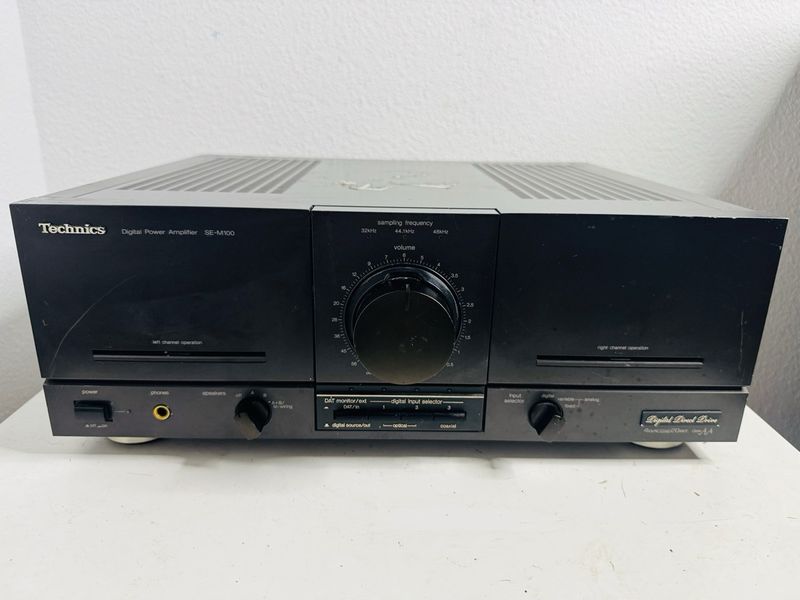 Technics SE-M100 Amplificador Potencia Digital afbeelding 2