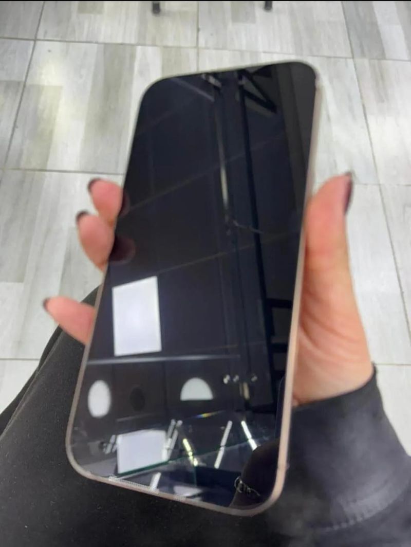 iPhone 16 Pro Max Dourado afbeelding 2