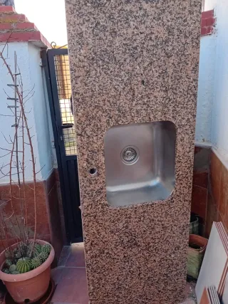 Fregadero inoxidable y encimera de granito