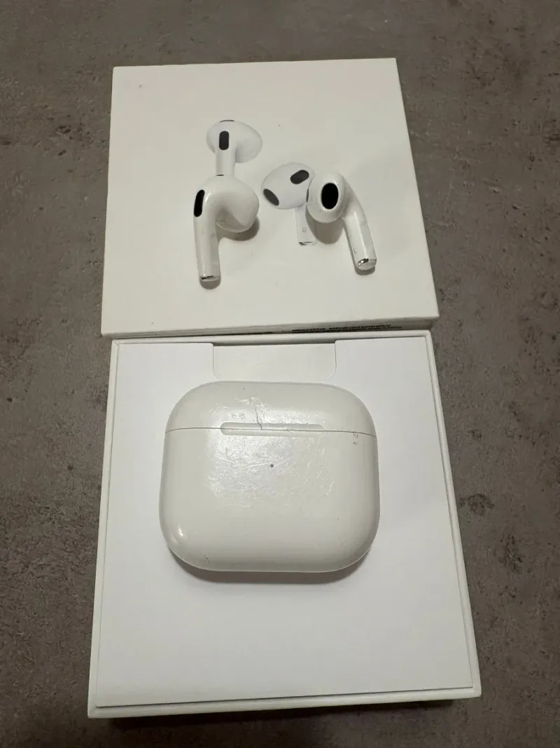Airpods 3ª Gen con marcas de uso