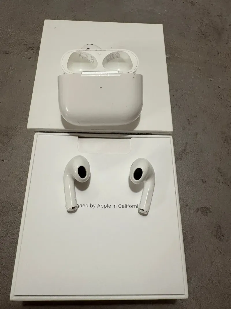 Airpods 3ª Gen con marcas de uso afbeelding 6