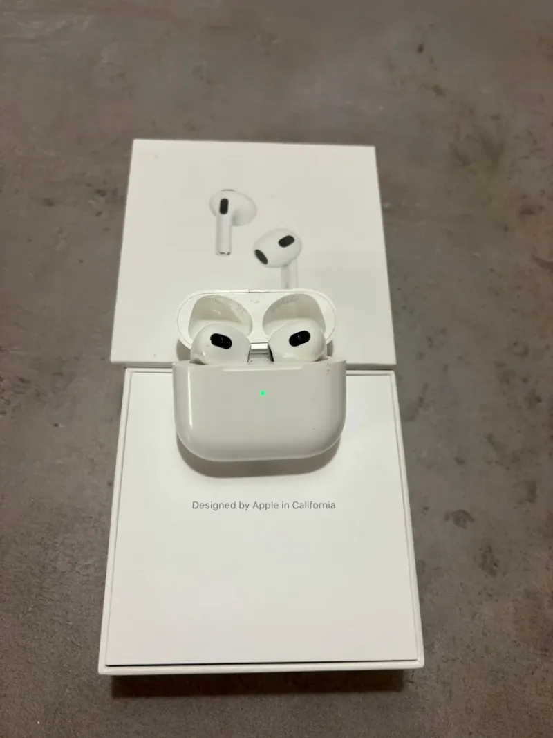 Airpods 3ª Gen con marcas de uso afbeelding 7