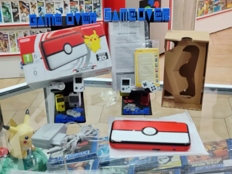 New Nintendo 2DS XL Poké Ball Edition afbeelding 4