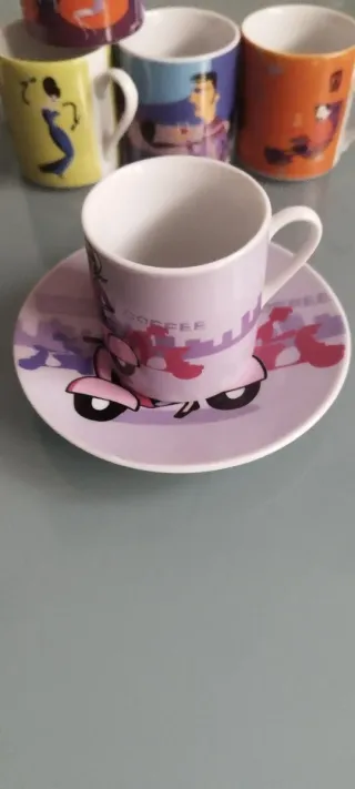 Divertidas tazas de cerámica con diseño artístico