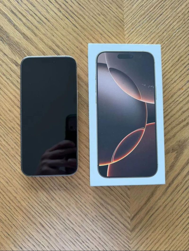 iPhone 16 Pro Max Dorado afbeelding 2
