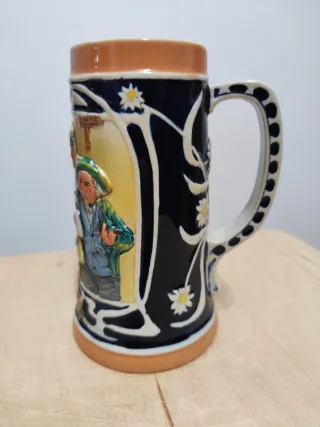 Boccale in ceramica decorato