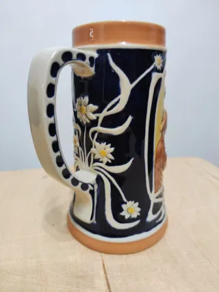 Boccale in ceramica decorato