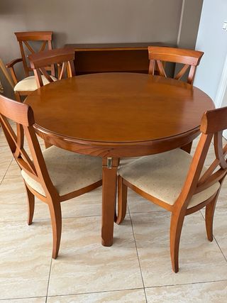 Comedor completo: Mesa, Sillas y Aparador