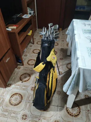 20 Palos de Golf con Bolso Negro y Amarillo