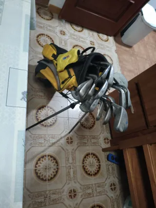 20 Palos de Golf con Bolso Negro y Amarillo