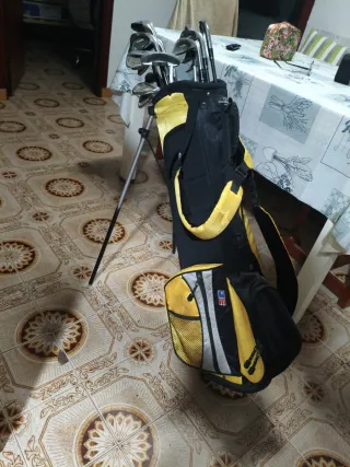 20 Palos de Golf con Bolso Negro y Amarillo