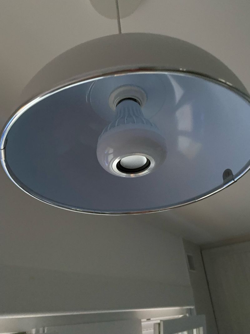 Bombilla LED con altavoz Bluetooth afbeelding 3