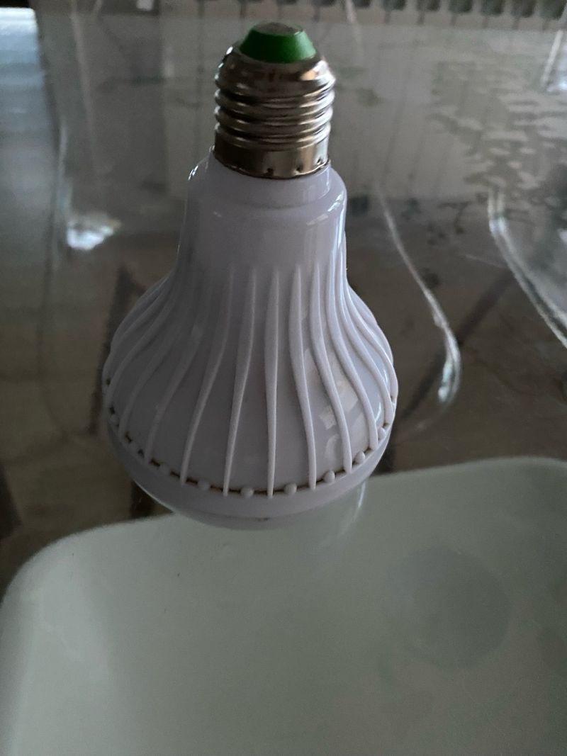 Bombilla LED con altavoz Bluetooth afbeelding 2