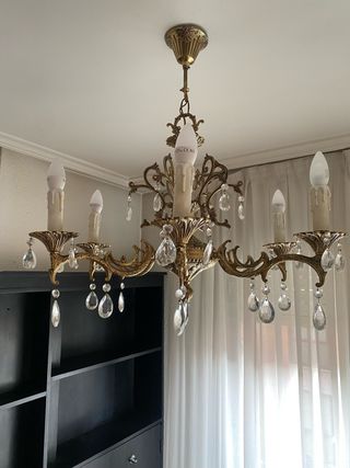 Lámpara de araña de cristal dorada