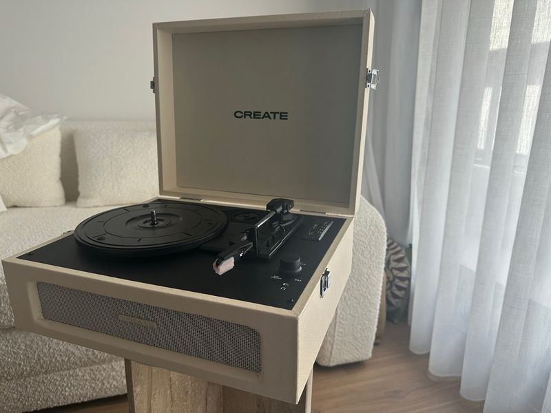 Tocadiscos Vintage Beige y Negro