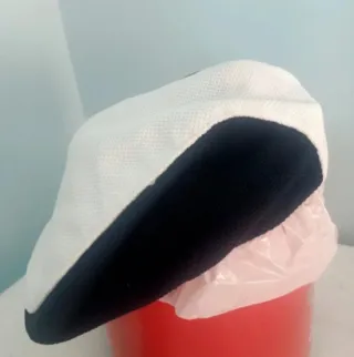 Gorra estilo parpusa blanca y negra