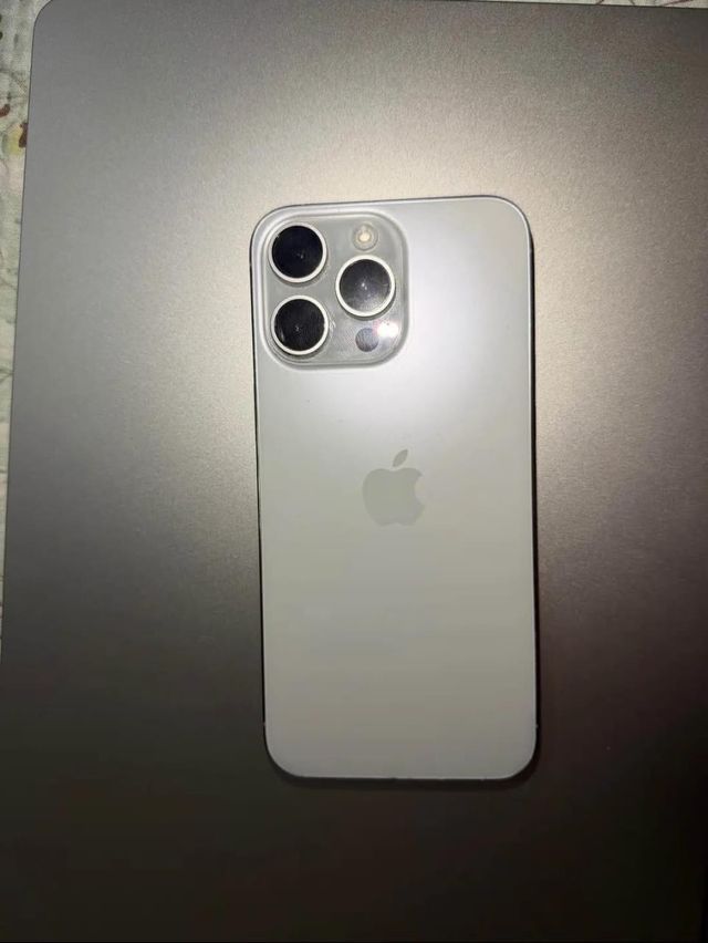 iPhone 15 Pro Max
