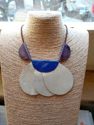 Collana artigianale pelle rossa e nera