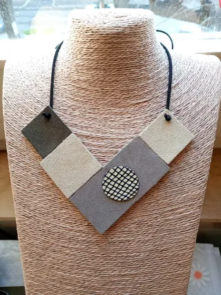 Collana artigianale pelle rossa e nera