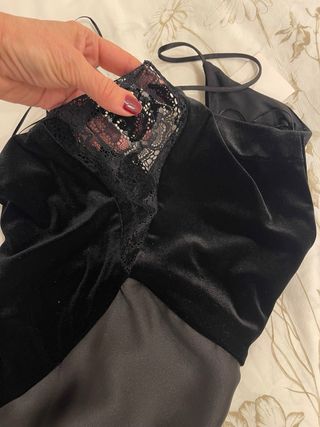 Vestido lencero negro con encaje Zara