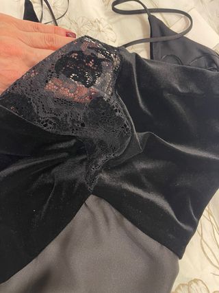 Vestido lencero negro con encaje Zara