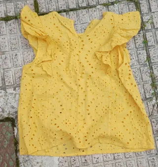 Blusa mostaza bordado suizo SHEIN