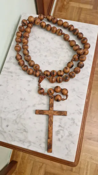 Crucifijo de madera maciza