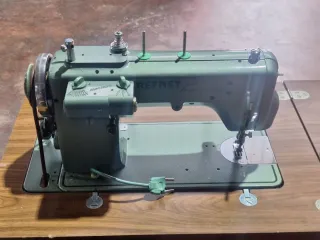Máquina de coser Refrey transforma con mueble