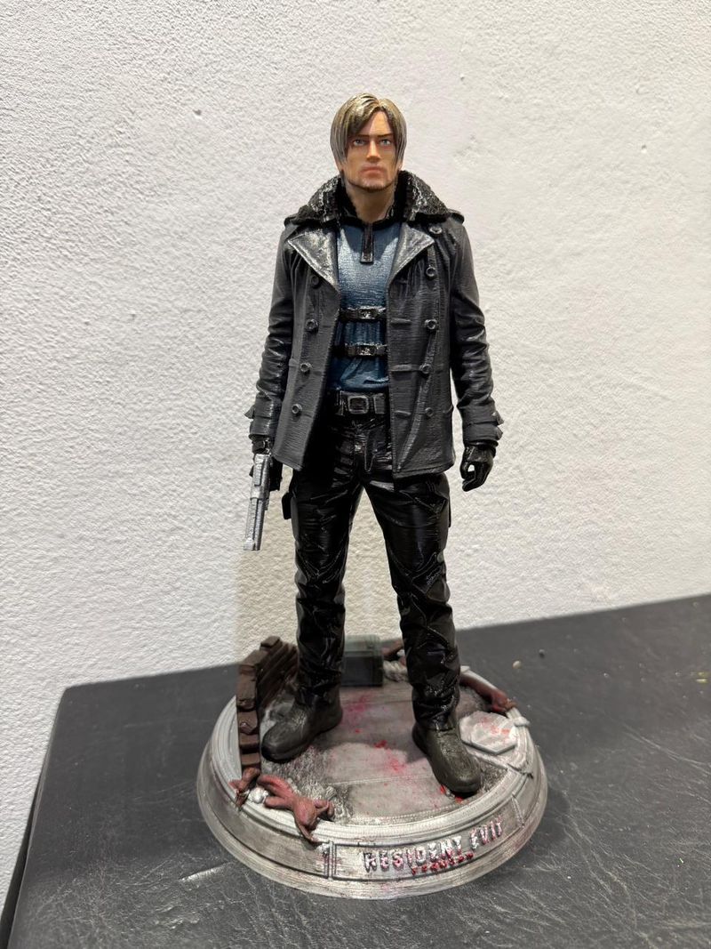 Figura Leon Kennedy - REQUIEM