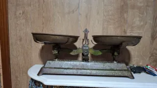 Báscula antigua de platos