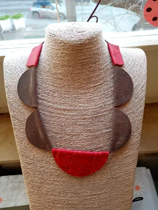 Collana artigianale in pelle