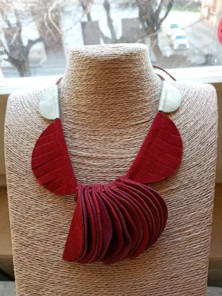 Collana artigianale in pelle