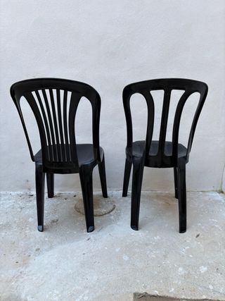 25 Sillas de Plástico Apilables Negras