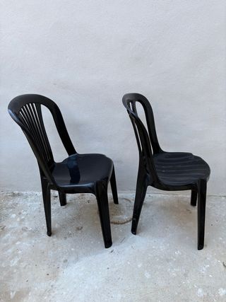 25 Sillas de Plástico Apilables Negras