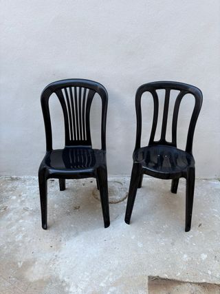 25 Sillas de Plástico Apilables Negras