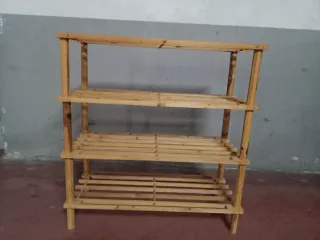 Zapatero de bambú y madera