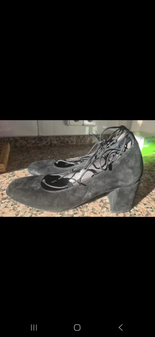 Zapatos de piel negros con cordones