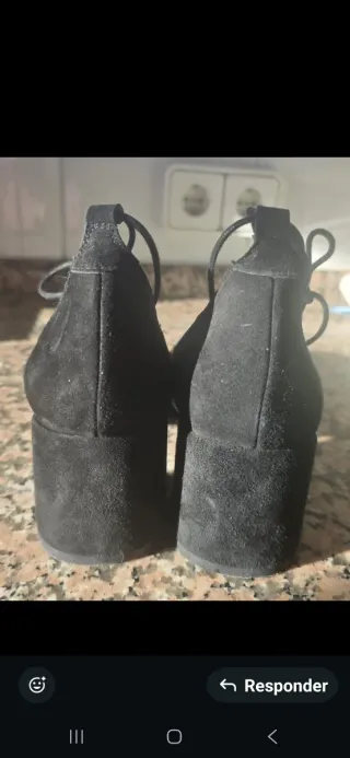 Zapatos de piel negros con cordones