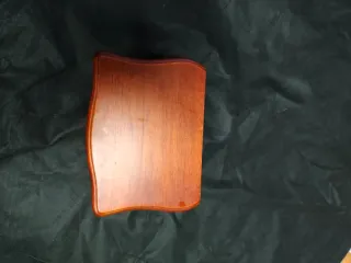 Joyero musical de madera rojo