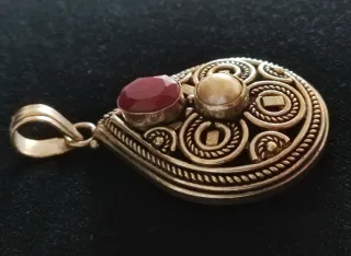 Pendente con rubino e perla