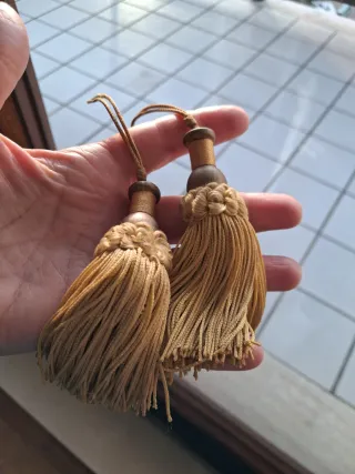 Coppia di pendoli decorativi dorati