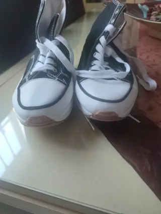 Botines negros de cordones