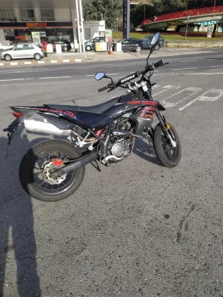 Moto KSR TR 125 Supermotard Negra/Roja